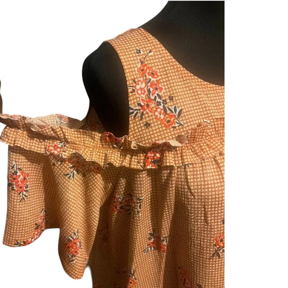 LC LAUREN CONRAD FLORAL COLD SHOULDER BLOUSE - Picture 3 of 3